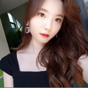 韩国白领李始宇的192P30V600M摄影集