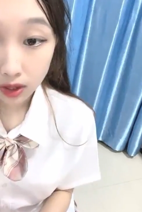 小妲己女主播毕业直播天价视频李溪研高三毕业稚嫩身材收费直播