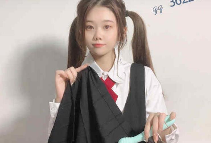 虎牙妹子双马尾六碗鱼子酱Dva合集露脸精美装扮