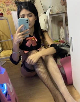 《妹子:精致的脸蛋,清澈的眼睛,高贵的气质,坚持梦想的勇气》
