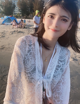 《妹子:精致的脸蛋,清澈的眼睛,高贵的气质,坚持梦想的勇气》