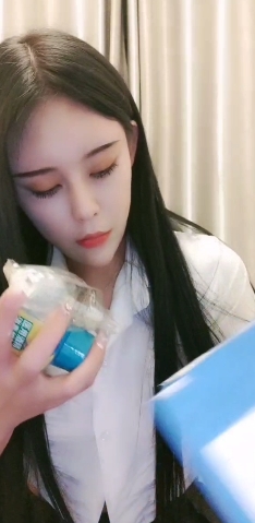 82V47.2G野子女星精彩视频合集:网红女星玉石般白皙肌肤,犹如星空般明亮眼睛,费雯丽般绝世美貌,演技出色、歌唱技巧惊艳!