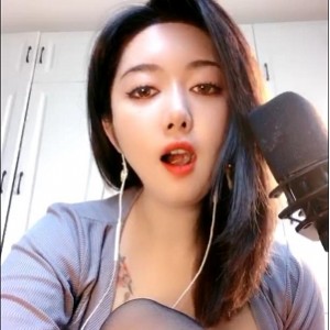 H播佼佼者萌奶大美小坦克玩具