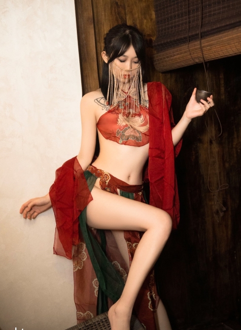 《精彩瞬间:御用嫩特三青叶子秀人女神徐媛媛的精彩表演》