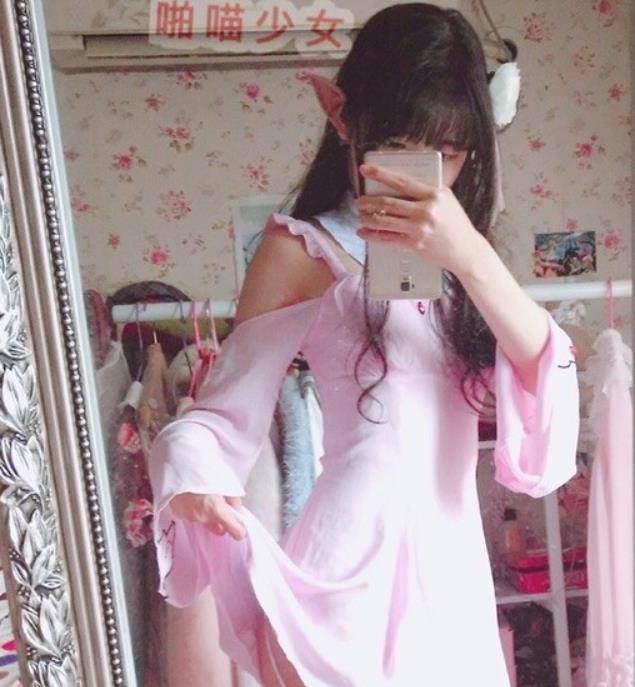 宅男们的女神Venus，红人小女神露脸展示绅士风范，啪喵少女舞蹈加白月光，美貌令人着迷！