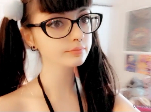 HoneyMomo:混血小姐姐的美丽梦境