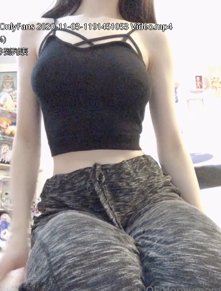 HoneyMomo:混血小姐姐的美丽梦境