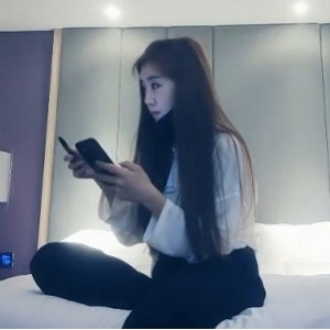 《宅男女神：杜撰的小宝寻花系列之旅》：网红宅男珍藏的精彩视频，让你感受无限的魅力！