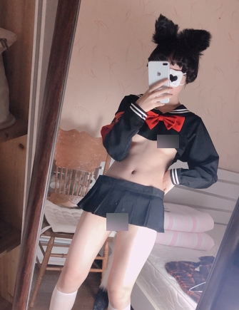 小结巴：活力四释放网红自拍作品合集，激发你的潜能！