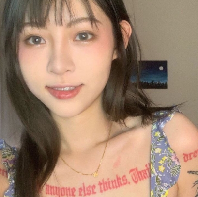 痞幼500万写真集:纹身、颜值、身段、纤细,让你见识网红女神的魅力!