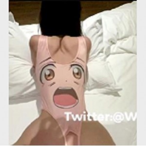 《91威猛先生与高三学生妹的精彩动作大戏：第一人称拍摄，32V，5.6G，惊艳场景，精彩服装》