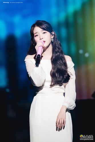 《IU李智恩演唱会（4K）合集：尽情享受精彩演出、高清晰画质》