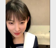 今天我们来说说,那个清纯的邻家小妹,她叫糖纸妹妹。