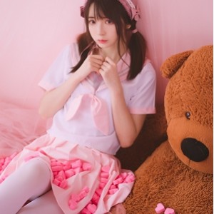 虎牙美女胖次猫,竟然是大白兔奶糖做的。