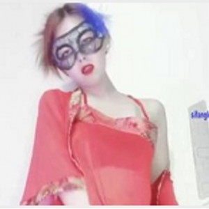 快抖网红艾米,把火辣性感跳成了“紫薇格格”。