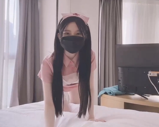 新晋校花：菠萝酱呀_倾情上演《心爱治疗师》