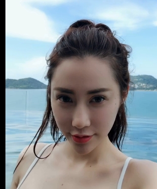 网红夏玲蔓短视频合集:火爆男性粉丝的车灯魅力