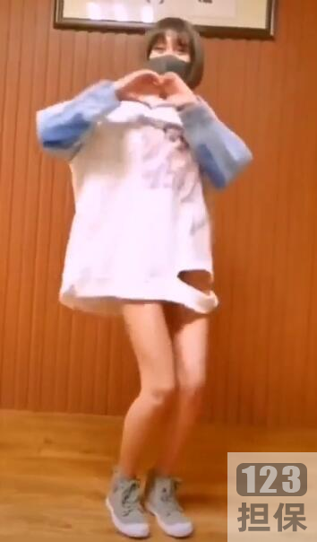 抖音网红精彩合集：64部搞笑短视频，独特魅力小雨带你领略虚实交错的奇妙世界！