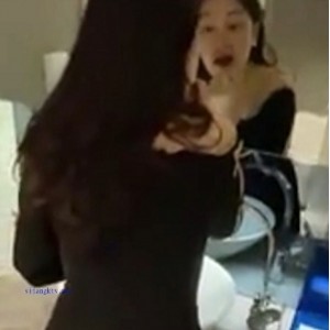 熟女蓝阿姨与年轻男友的温馨故事：12分钟6.1GB感人视频收藏热潮