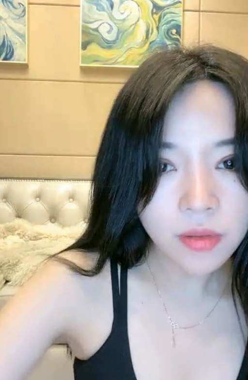 艺术小雅：大罩杯美腿主播，直播视频大小惊人达10.2G！