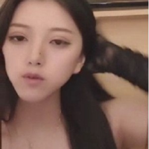 充满了给力和力量，让人无法移开视线。121G的视频内容，让你尽情领略她的表演魅力，百度盘下载，绝对不容错过！