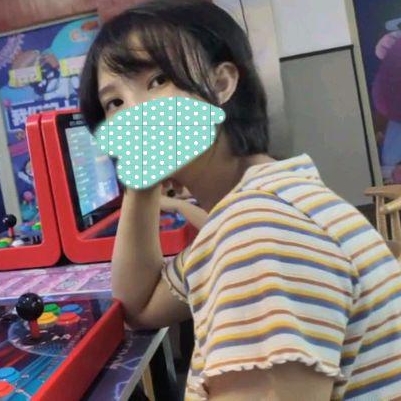 深入了解游游的生活和个性,感受到她的可爱和真实。《侄女游游的双面生活》绝对是一份值得收藏的视频合集,让人回味无穷。