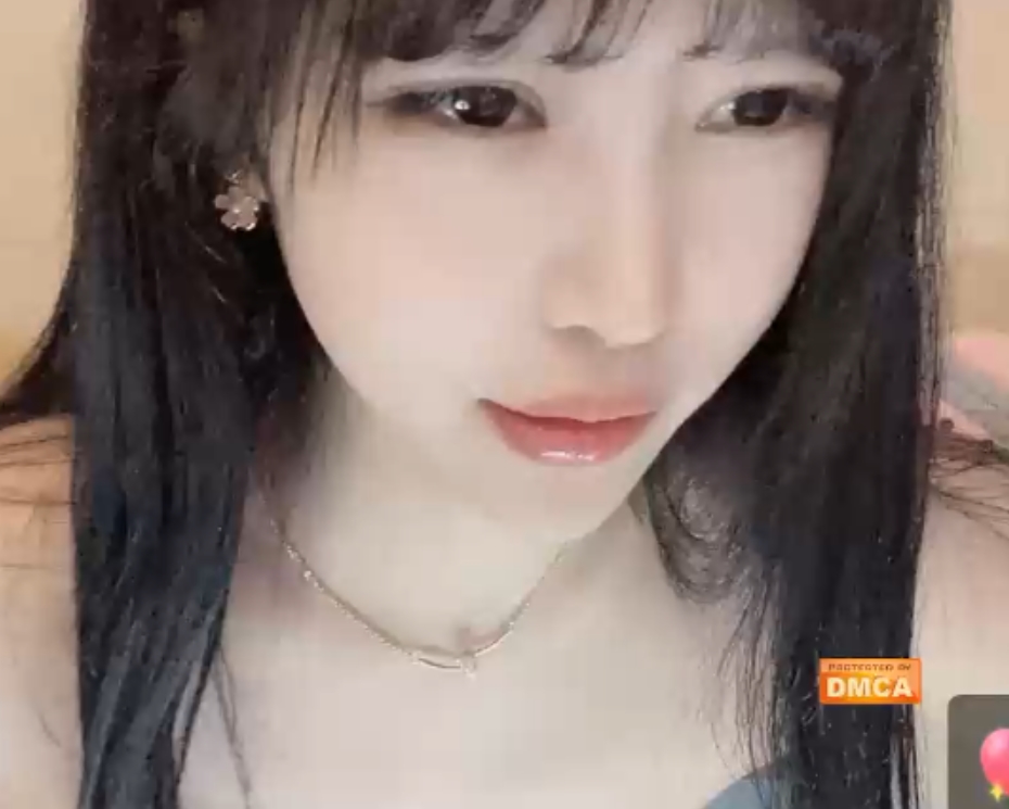 MiSSLee01:1v+548M视频自行打包,百度盘人气粉丝超高