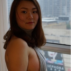 素人小鱼摄影约拍：三年赚钱经验，长相酒店浴室拍摄，录像设备拍摄羞涩嘴、双手、球前、脖子、肩膀、地板、闭眼照片视频。