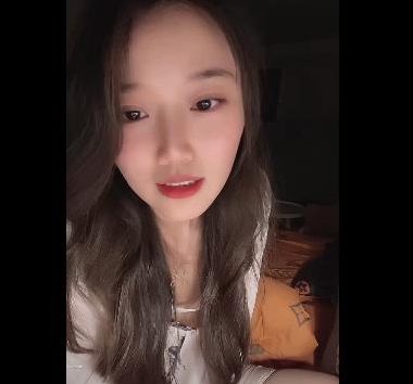 抖音直播间的老板们逐渐沦陷，私下付款的尺度在自娱自乐秀中增加