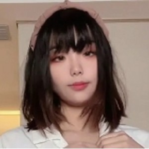 小玉儿JK服装放飞自我打粑粑视频套图2三人游+2V600M