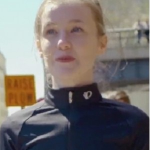 Emily在纽约展示度盘