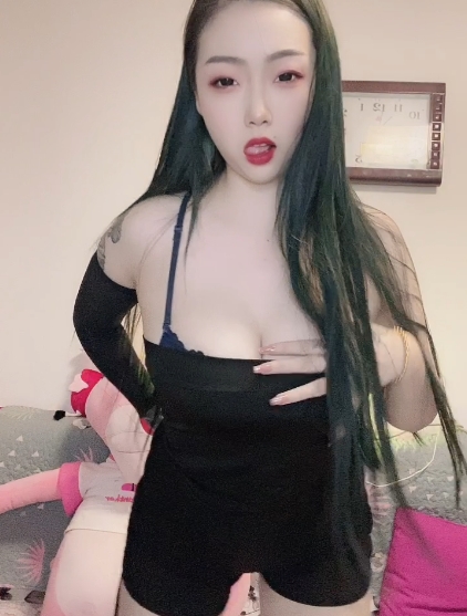 《快手女神欣妹紧身衣服装合集：人气高涨，青春活力无限，197V1.4G》