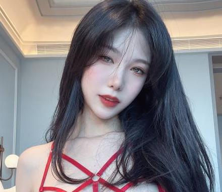 网红抖娘定制红se+you惑职业装