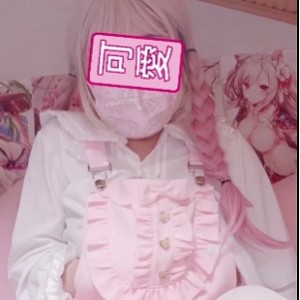 玲酱精选福利姬：紫薇，揉捏胸前软肉，玩具礼物，迷人大眼睛