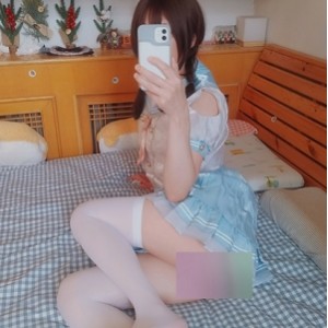 网红十月的小哀合集19v–8.3G：探索美丽女神的魅力