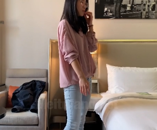 《勇敢接受挑战：PUA大佬约会24岁诊所工作良家妻子妹子内释视频资源》