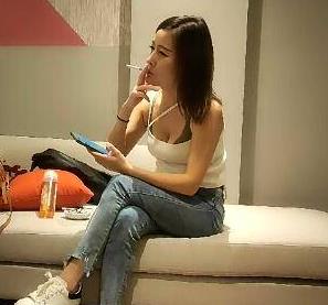 战神小利：颜值身材黑丝服务，赢在起跑线上！