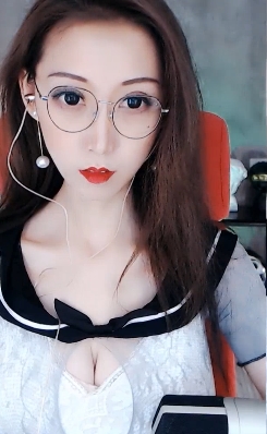 《斗鱼火爆主播酥念儿：性感美腿表演合集》