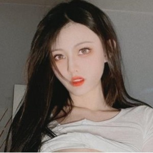 LUCKYYCXYHLXY的热情火辣：推高颜值、粉嫩身材的妖媚烧包、极品妹子、63V、844M、蜜臀、小嘴、玩具、男票等等