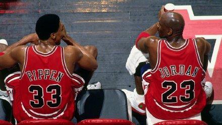 《NBA总决赛1991-2021:最后的舞动,空中大灌篮,迈克尔·乔丹,全球媒体,美国总统,动画,华纳兄弟,乔·派特卡,韦恩·奈特,特里萨·兰德尔,4K高清,国粤英双字幕,7.1.Atmos.4Audio.x265-10bit》