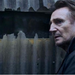 《2022年：FBI特工黑光行动》：连姆·尼森、艾美·拉韦尔-兰普曼、艾丹·奎因、泰勒·约翰·史密斯、克莱尔·范·德·波姆、雅艾尔·斯通主演的4K高清动作惊悚片