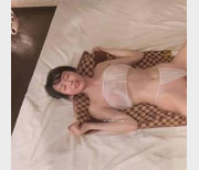 Onlyfans平台上Yuahentai_2：身材火辣、颜值清纯、诱人姿势，一见钟情