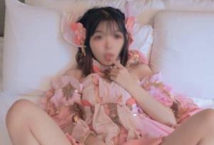 极品反差婊小余露脸COSER秀萝套图火辣公园1V283M