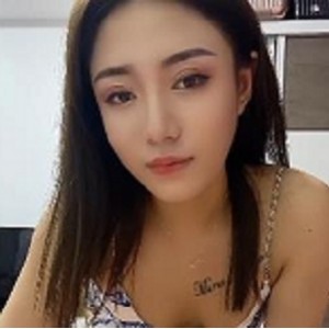 极品御姐丝足小語打粑粑秀：38V、2.3G的完美身材，让你的心动欲罢不能