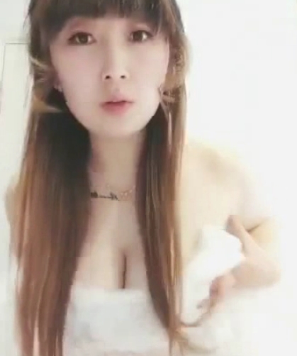 50V-776M神似明星极品美女定制合集:火爆斗鱼快手爆R主播白白兔高颜值性感身材视频