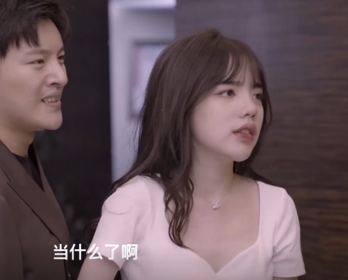 潘甜甜：火爆大平台上的国产女星绝版合集，3V-1.5G，黯黑版王冰冰！