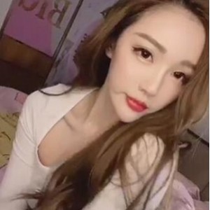 今天我们找了100个网红妹子,做了个合集。