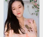 巨熊主播琳宝土豪定制,这个快手直播真敢玩。