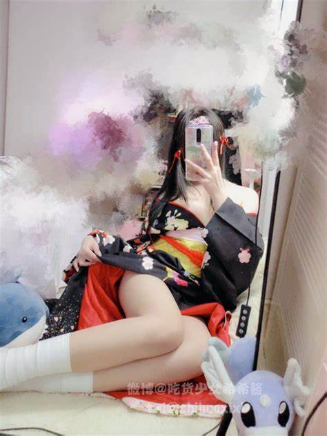 吃货少女希希酱,今天发布了她的作品集。