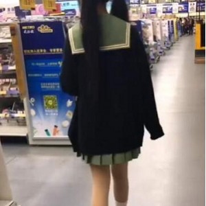 浆果儿公园超市宅舞视频合集，包含70分钟精彩内容，资源大小3.4G，绅士们的必备珍藏！